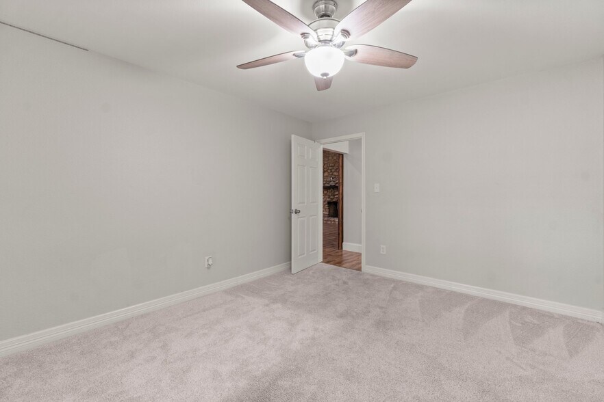 More Photos Of 2042 Teal Dr, Spring Dormitory For Sale