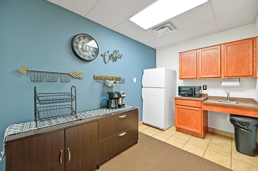 More Photos Of 3600 Rodeo Ln, Santa Fe Medical For Sale