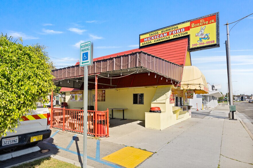 More Photos Of 921 Pacific Coast Highway, Redondo Beach General Retail For Sale