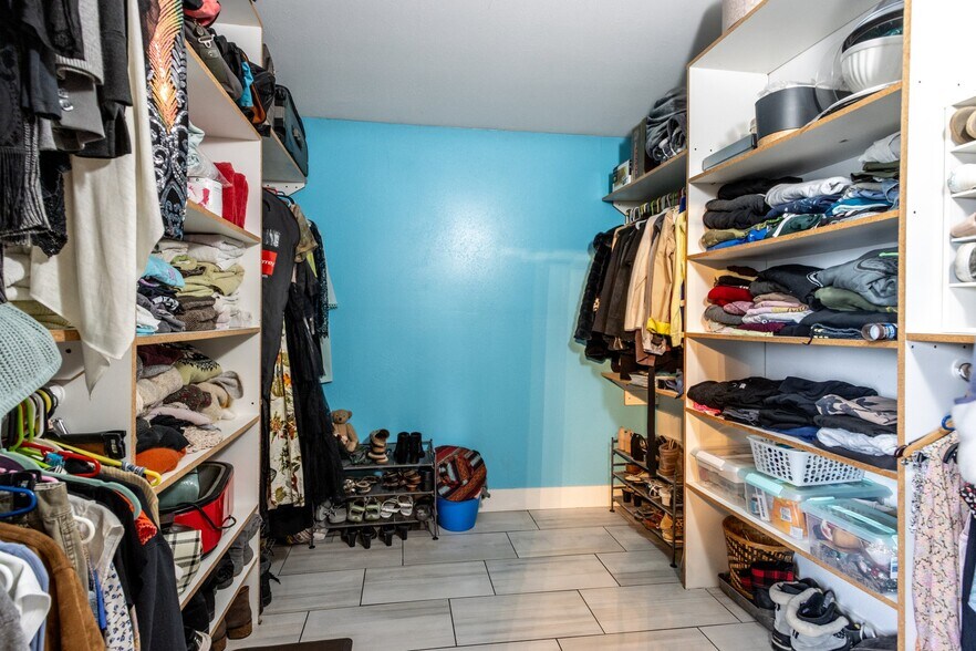 More Photos Of 1419 Old Hardin Rd, Billings Flex For Sale