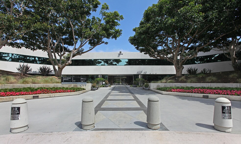 More Photos Of 11085 N Torrey Pines Rd, La Jolla Unknown For Lease
