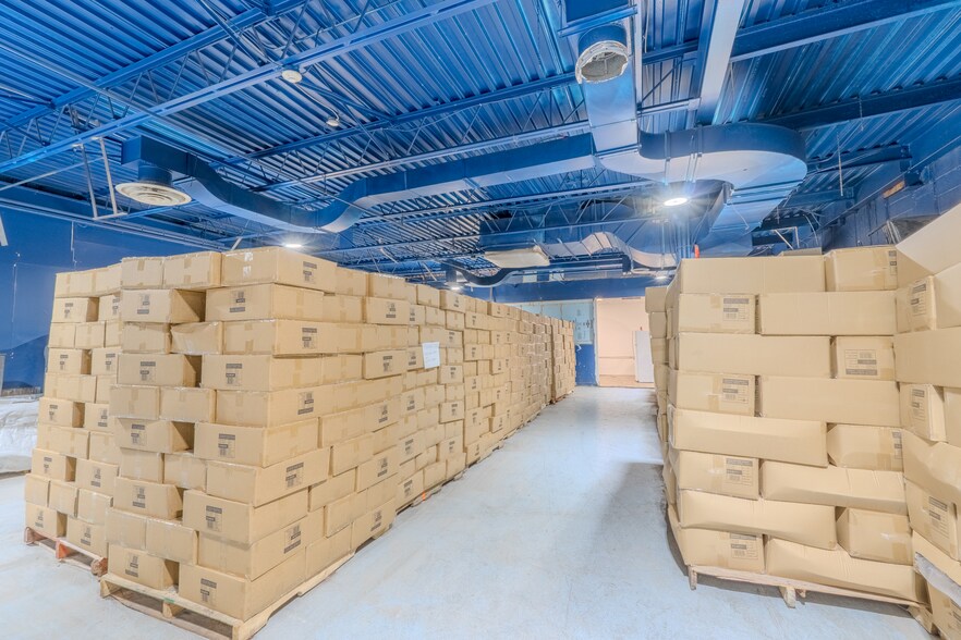 More Photos Of 181 Av Oneida, Pointe-claire Industrial For Sale