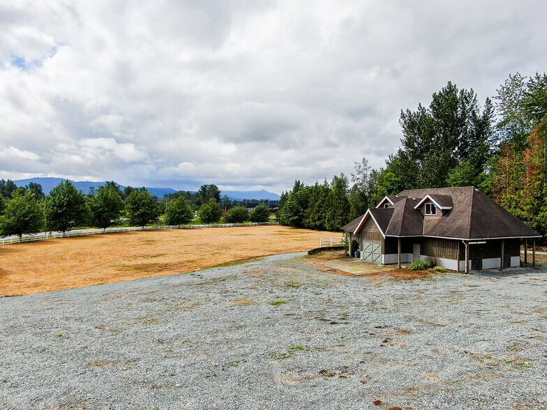 More Photos Of 3051 Eldridge Rd, Abbotsford Office For Sale