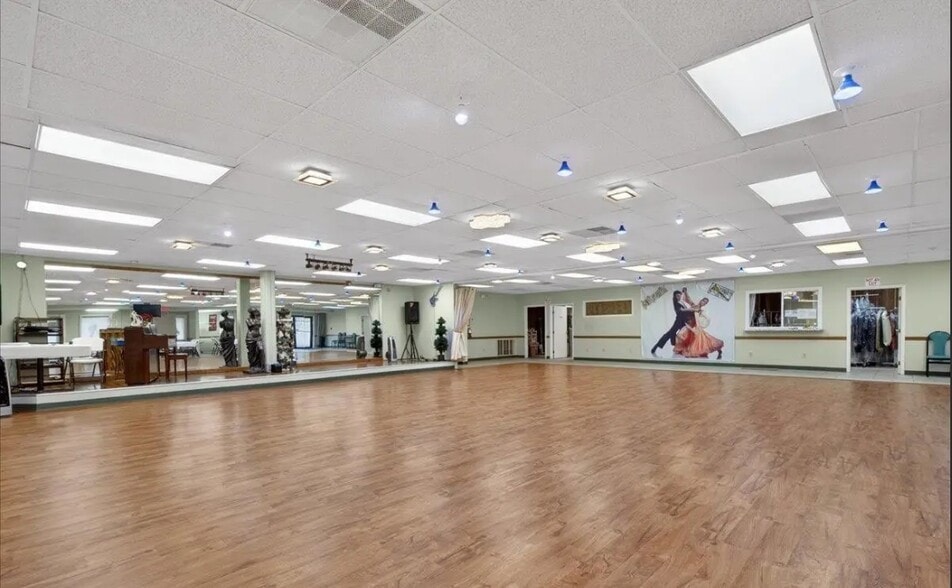 More Photos Of 3111 Normandy Dr, Springfield Office For Sale