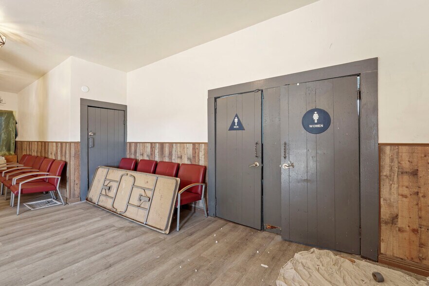 More Photos Of 104 E Lodi Ave, Lodi Storefront Retail Office For Sale