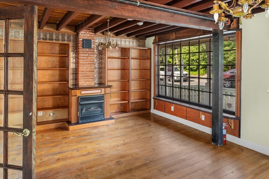 More Photos Of 159 N Sycamore St, Newtown Office For Lease