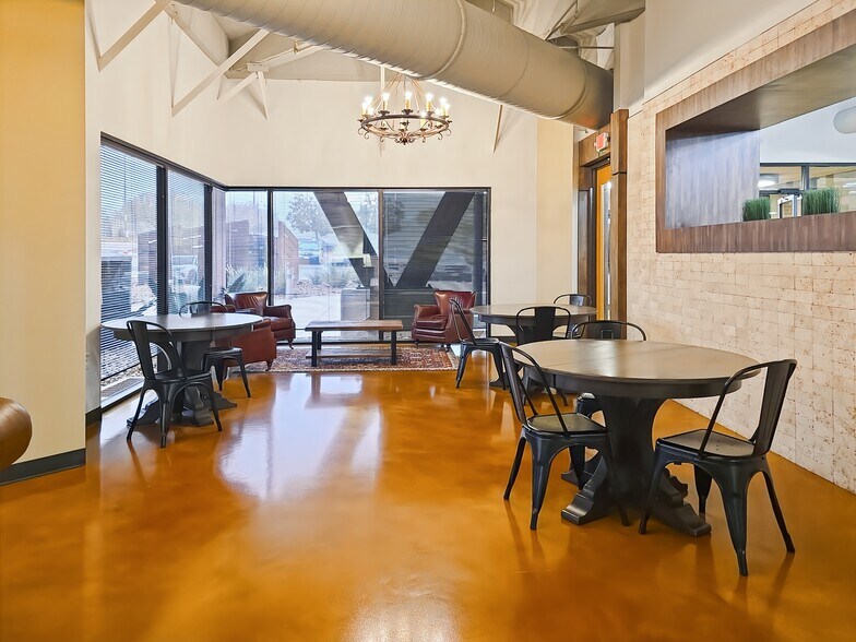 More Photos Of 8940 Fourwinds Dr, San Antonio Coworking Space