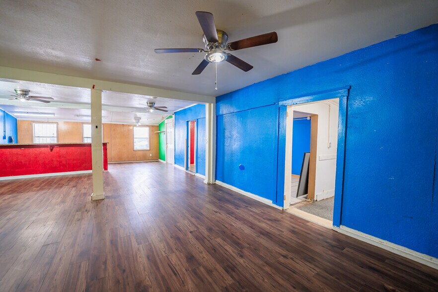More Photos Of 7036 US Highway 87, San Antonio General Retail For Lease