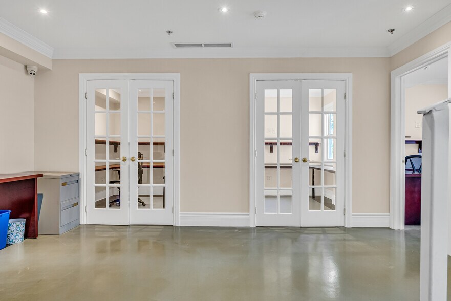 More Photos Of 15 Prince Arthur Ave, Toronto Office Residential For Lease