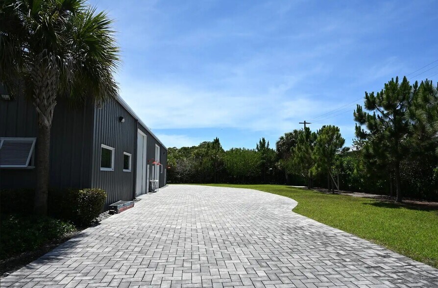 More Photos Of 11950 SE Shell Ave, Hobe Sound Warehouse For Lease