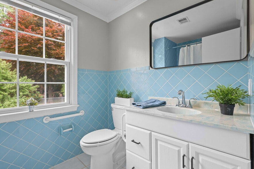 More Photos Of 9725 Lookout Pl, Gaithersburg Healthcare For Sale