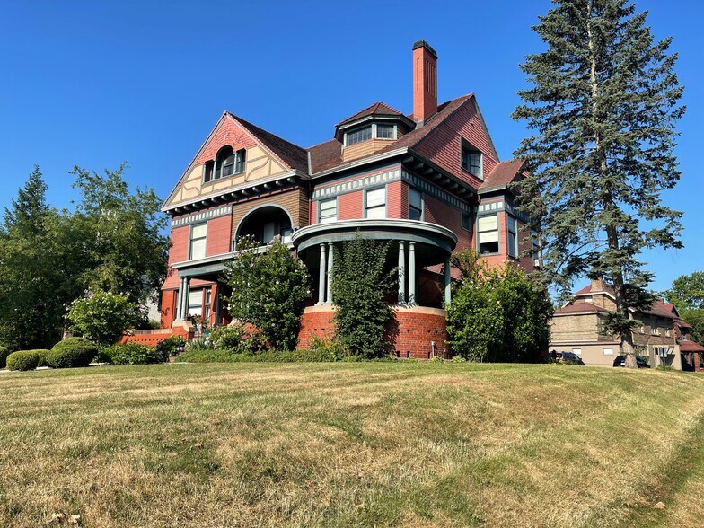 More Photos Of 1435 Market Ave N, Canton Office Residential For Lease