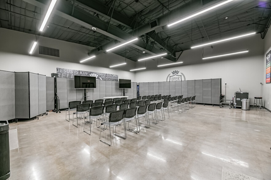 More Photos Of 1222 W Main St, Tomball Religious Facility For Sale