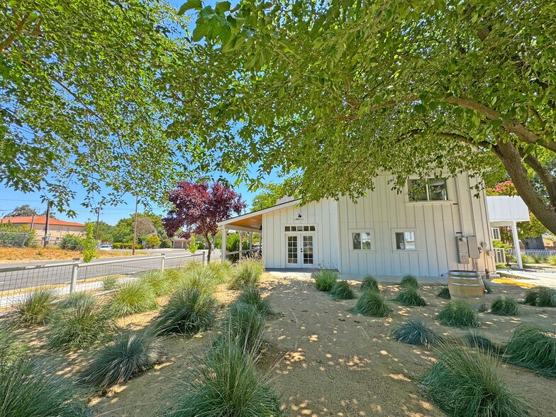 More Photos Of 745 Park St, Paso Robles General Retail For Sale