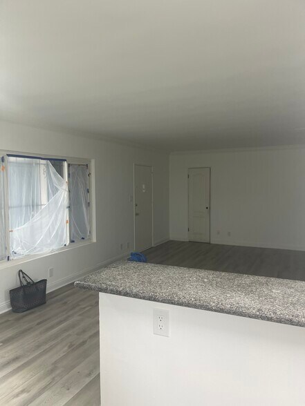 More Photos Of 12111 S Figueroa St, Los Angeles Apartments For Sale