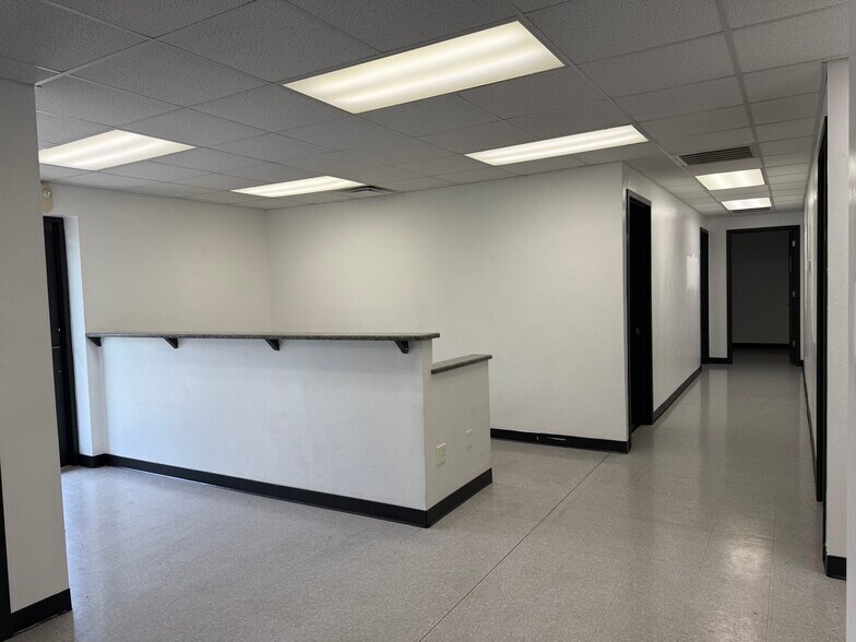 More Photos Of 9011 Polaris Dr, Oklahoma City Distribution For Lease