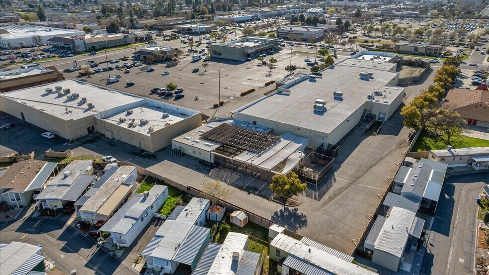 More Photos Of 147 W Shaw Ave, Clovis General Retail For Sale