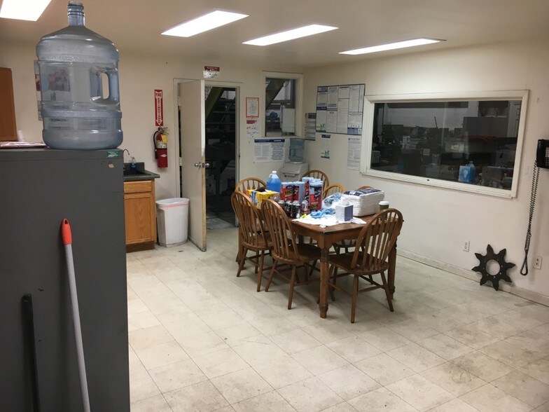 More Photos Of 4396-4398 Broadway St, Denver Manufacturing For Lease