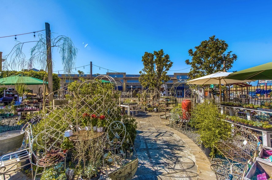 More Photos Of 401 W Chapman Ave, Orange General Retail For Sale