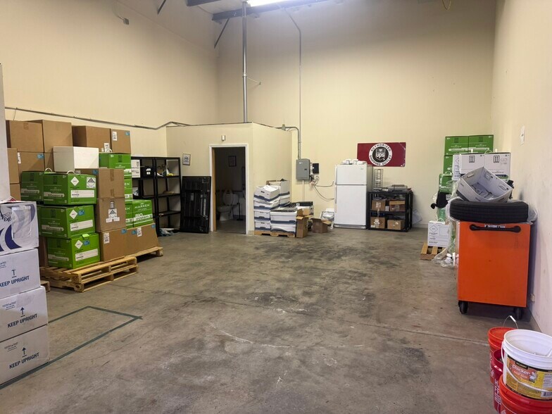 More Photos Of 200 Old County Cir, Windsor Locks Warehouse For Lease