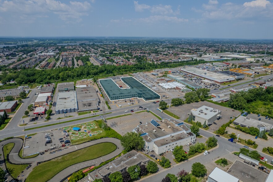 More Photos Of 7527-7583 Boul Henri-Bourassa E, Montréal Flex For Lease