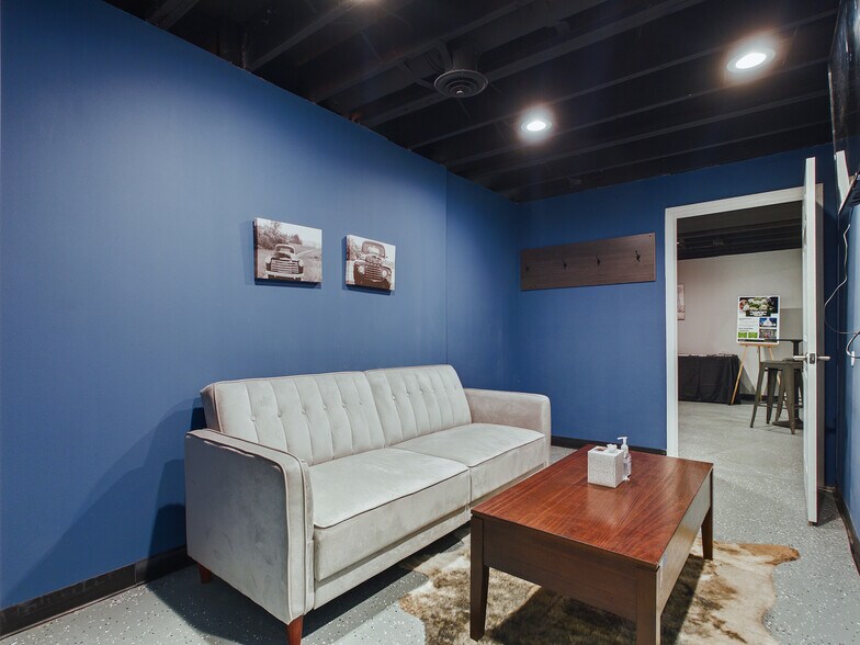 More Photos Of 407 Jacob St, Saint Jacob Specialty For Sale