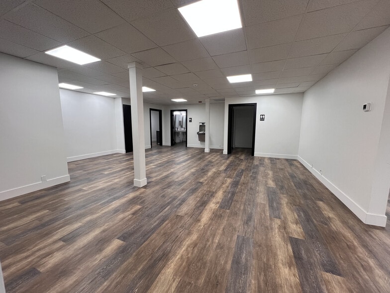 More Photos Of 494 Belmont Ave, Springfield Funeral Home For Lease