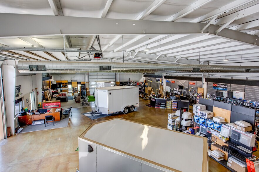 More Photos Of 4081 Camelot Cir, Longmont Showroom For Sale