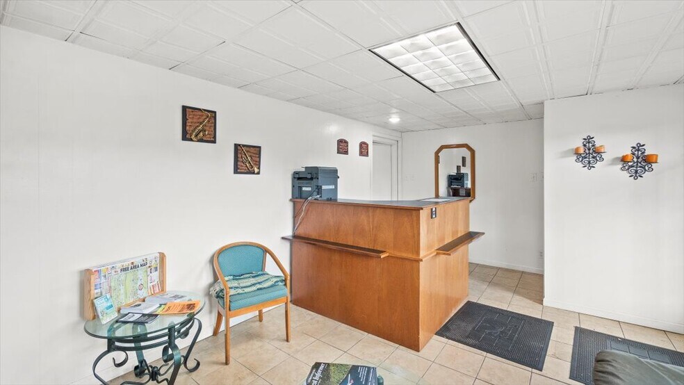 More Photos Of 5 Canada St, Lake George Hotel For Sale