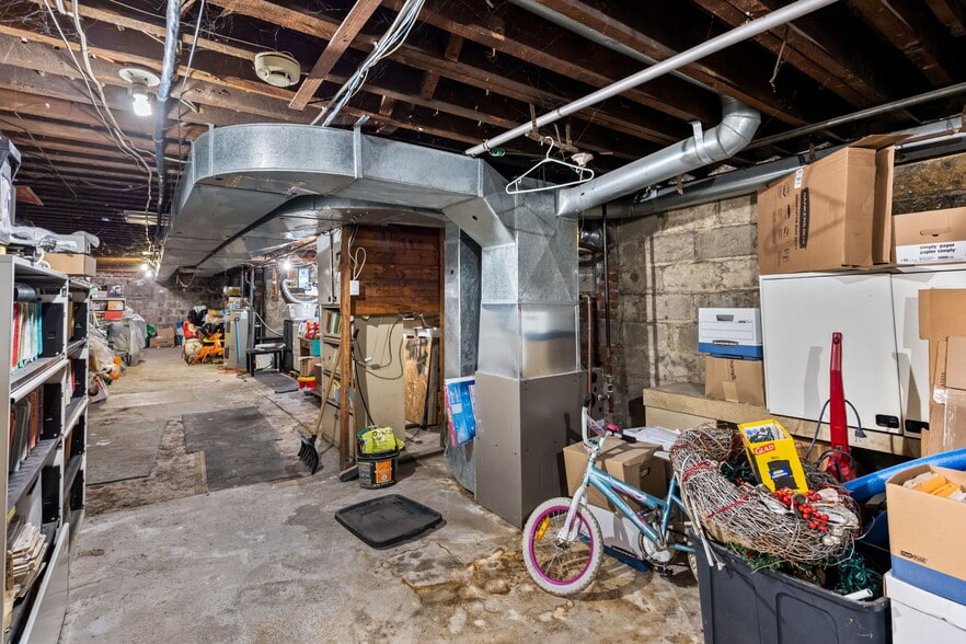 More Photos Of 1611 Bloor St W, Toronto Storefront Retail Office For Sale