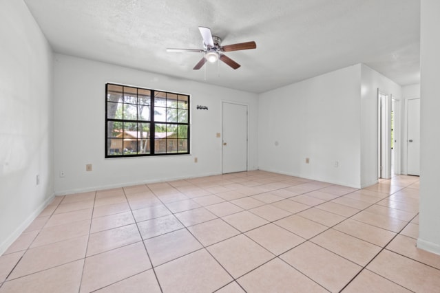 More Photos Of 325 SW Leisure Dr, Lake City Apartments For Sale