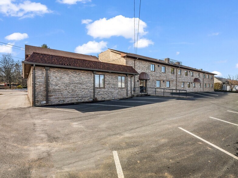 More Photos Of 1612 Asheville Hwy, Hendersonville Office For Sale