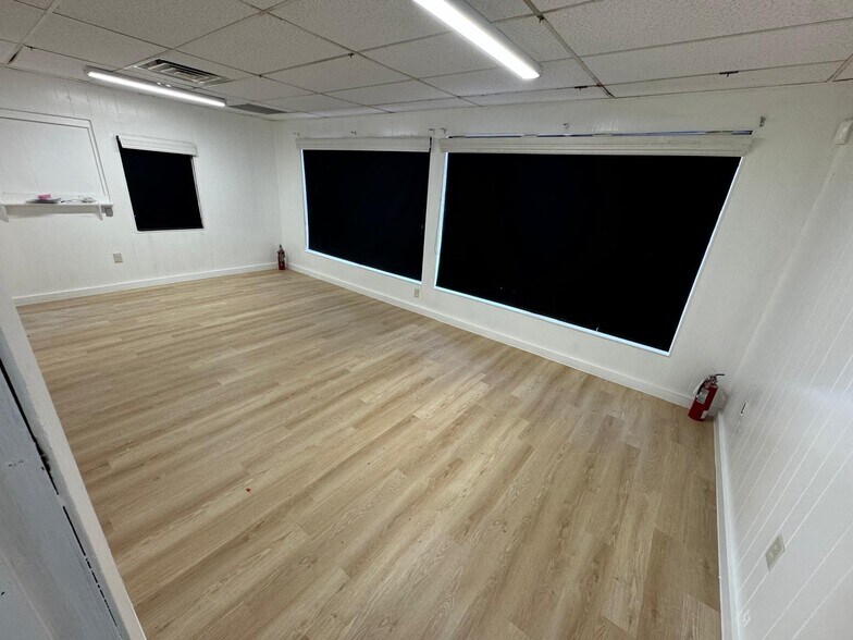 More Photos Of 2621 Skyview Dr, Lakeland Industrial For Lease