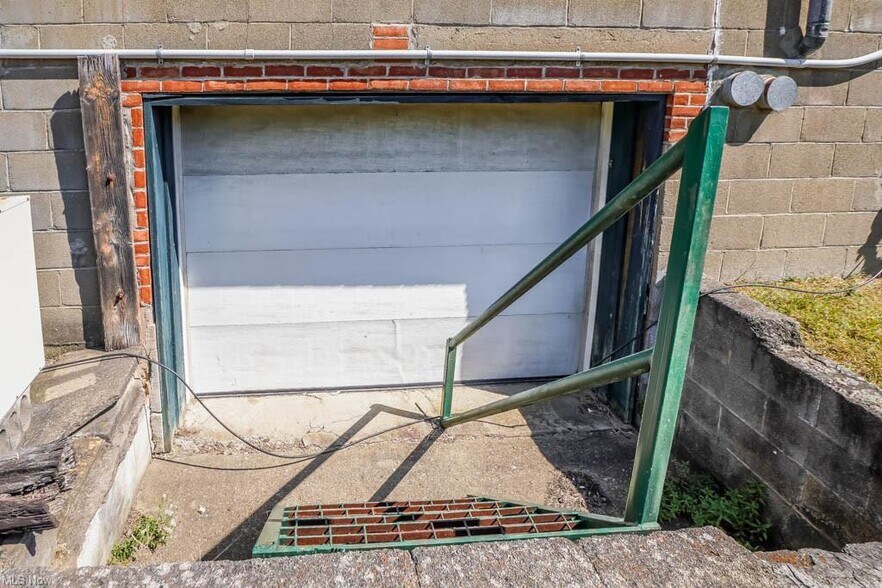 More Photos Of 117 N Canal St, Canal Fulton General Retail For Lease