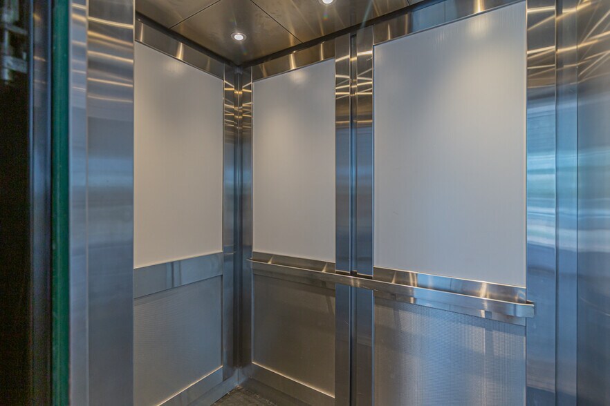 More Photos Of 5555 Hollywood Blvd, Hollywood Medical For Lease