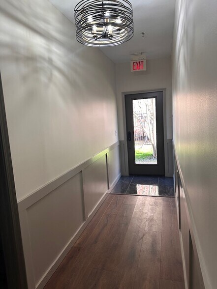 More Photos Of 690 Towne Center Blvd, Ridgeland Office For Sale