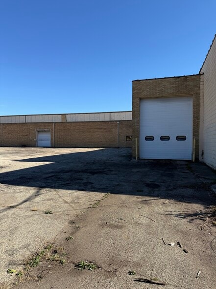 More Photos Of 1827 Broadway, Rockford Food Processing For Sale