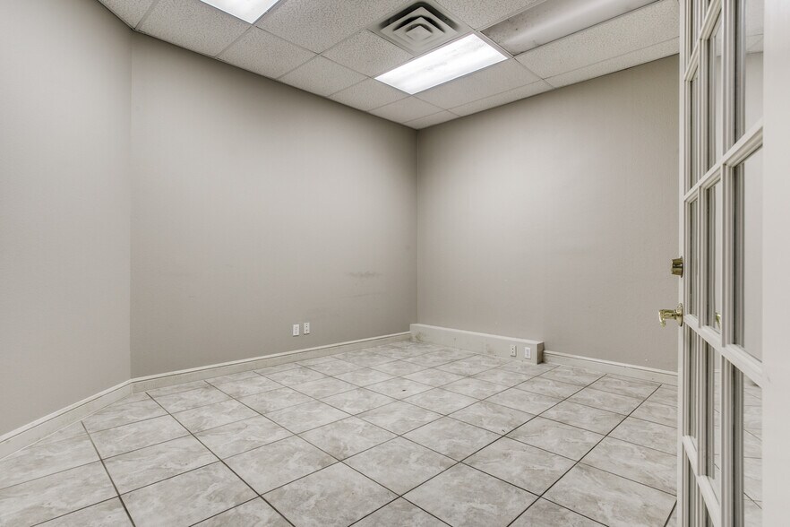 More Photos Of 605-607 6th St N, Texas City Restaurant For Sale