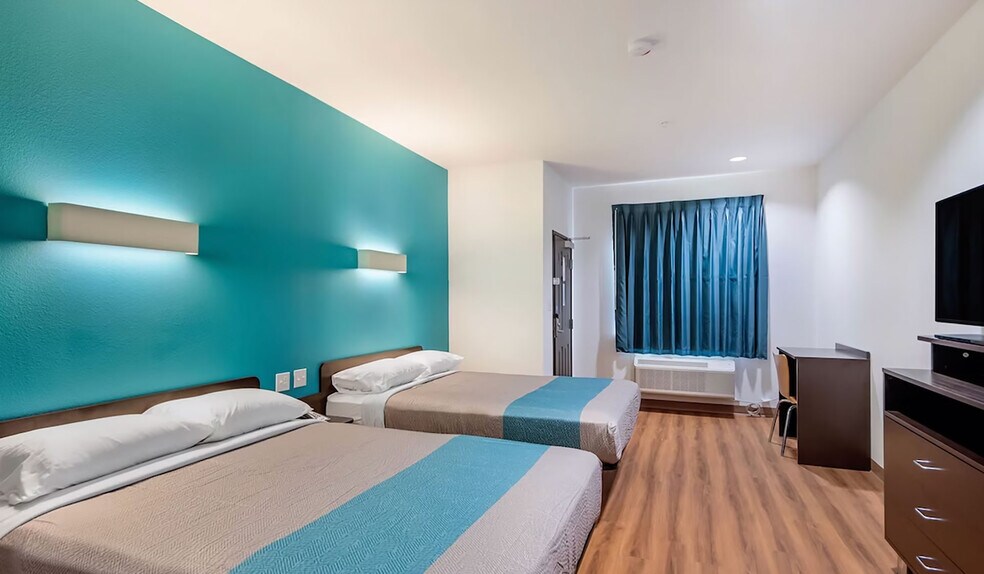 More Photos Of 209 Cedar Ln, Channelview Hotel For Sale