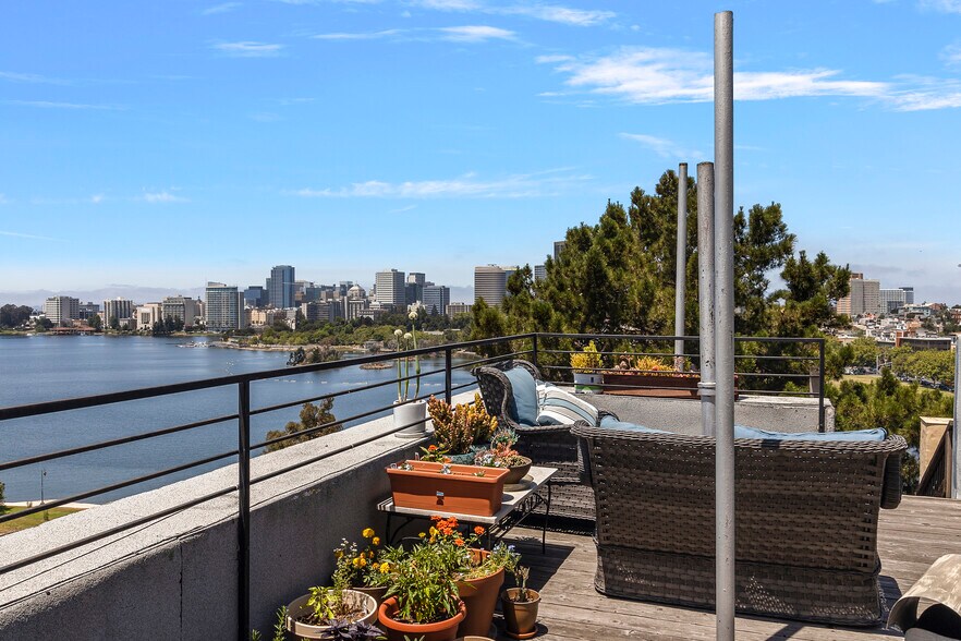 More Photos Of 479 Merritt Ave, Oakland Apartments For Sale