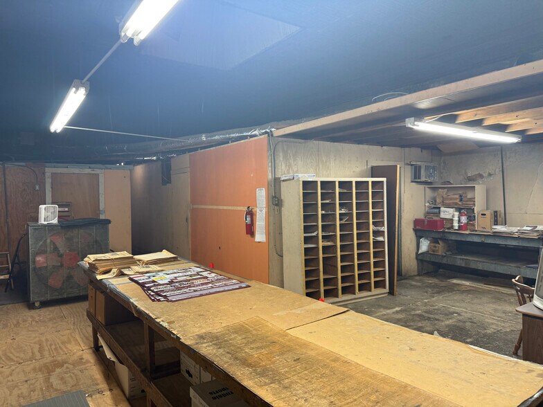 More Photos Of 108 E 1st St, Cameron General Retail For Sale