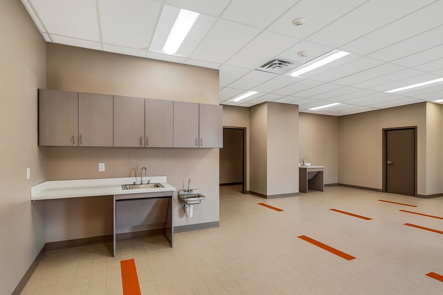 More Photos Of 27511 Interstate 10, Boerne Office For Sale