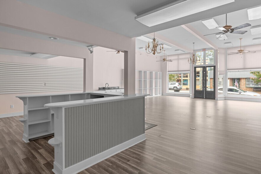 More Photos Of 132 S Main St, Warrenton Storefront For Sale