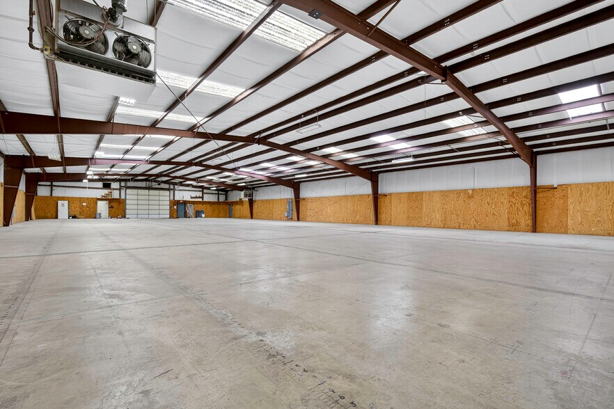 More Photos Of 6121 Highway 177, Shawnee Warehouse For Lease