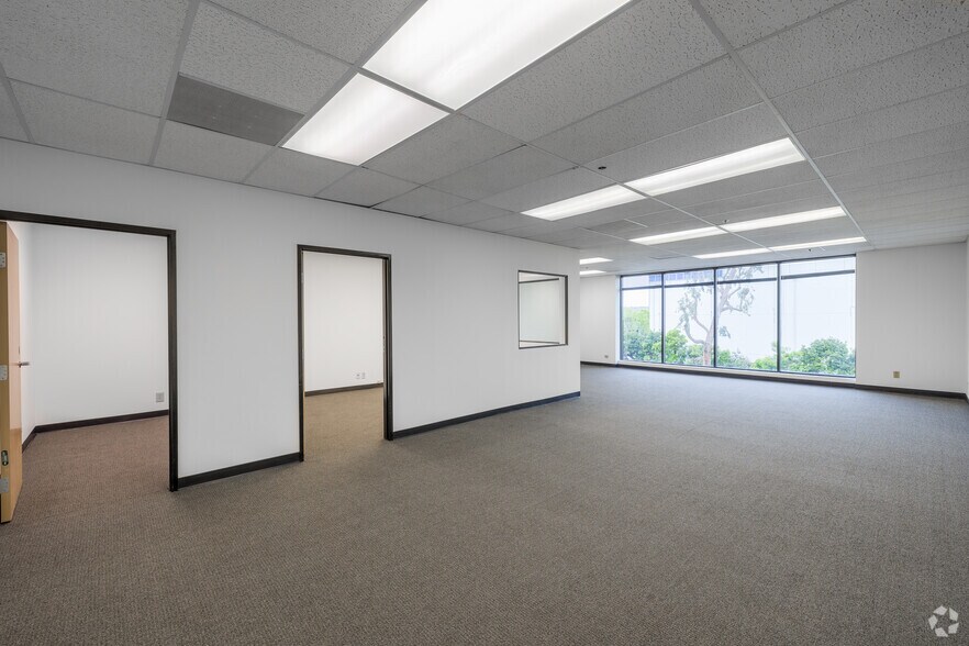 More Photos Of 350 S Crenshaw Blvd, Torrance Unknown For Lease