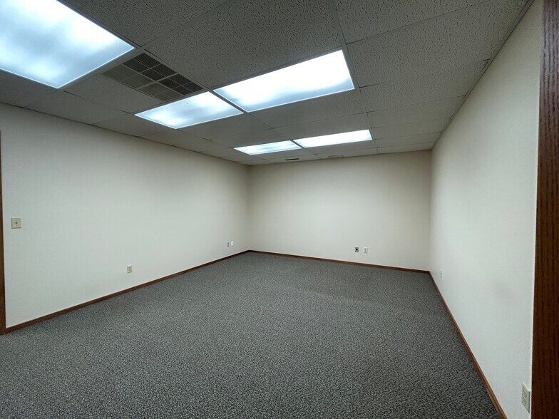 More Photos Of 1820 Post Rd, Plover Storefront Retail Office For Lease