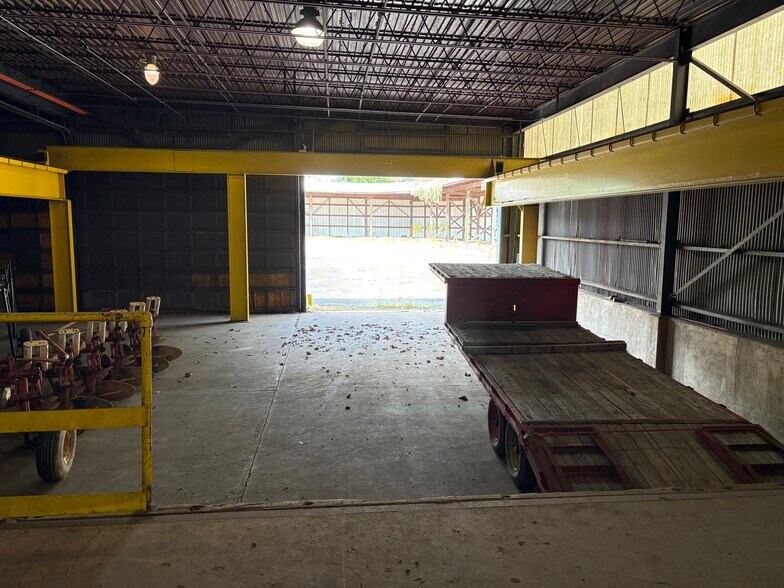 More Photos Of 1 Chicago Ave, Elizabeth Warehouse For Sale