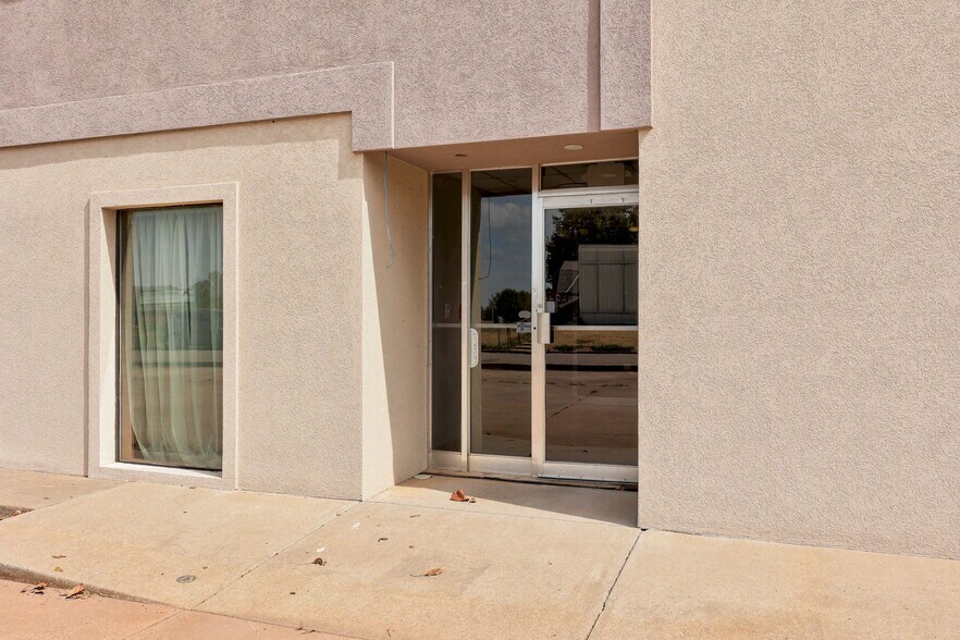 More Photos Of 324 N 19th St, Guthrie Office For Sale