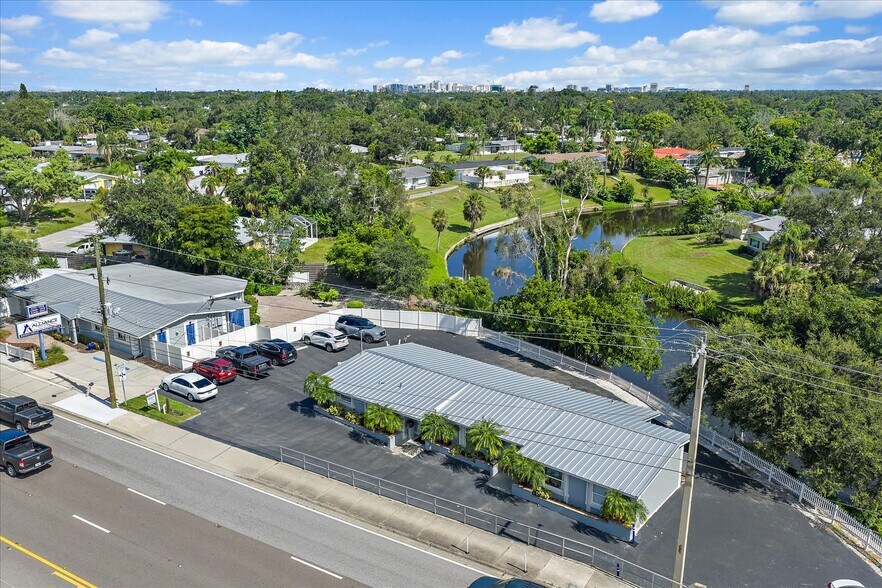 More Photos Of 2535 Bee Ridge Rd, Sarasota Medical For Lease