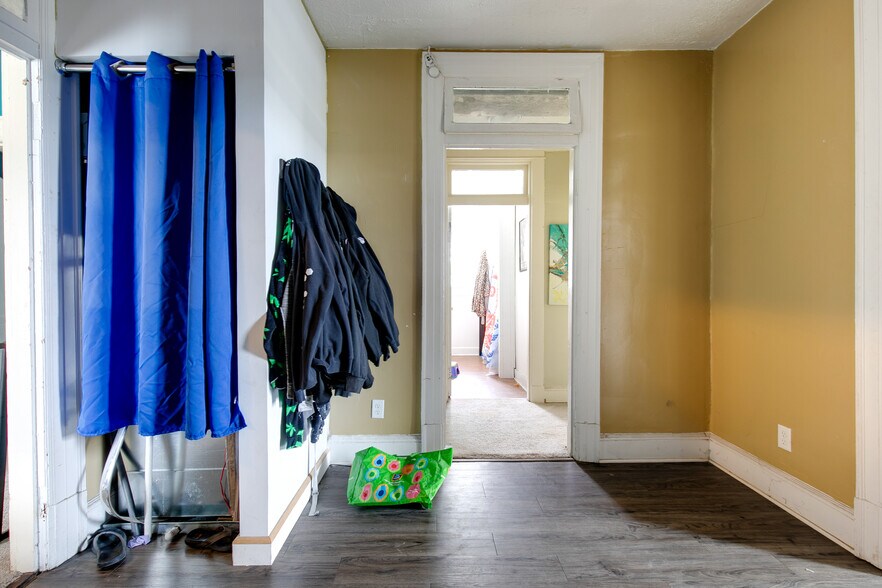 More Photos Of 705 Richmond Hwy, Richmond Showroom For Sale